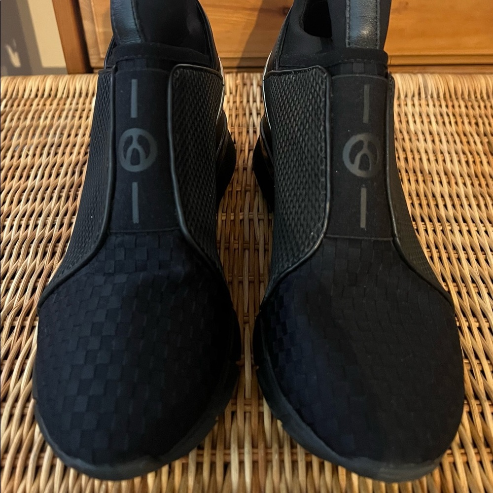 The wishbone collection women shoes